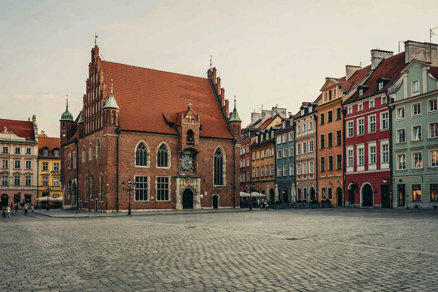 Architektura inspirowana wrocławskim Rynkiem i gotyckim ratuszem. Ilustracja AI.
